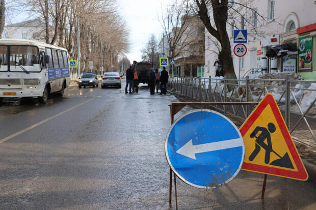 На пяти улицах Новомосковска проводят аварийный ямочный ремонт дорог