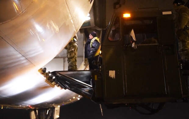На Украину прибыл самолет с оружием от США