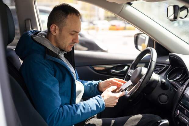 Новые дорожные знаки, утильсбор и отмена автопродления водительских прав. Какие изменения ждут автомобилистов в 2026 году