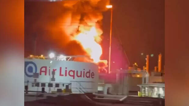 Дроны из Мексики атаковали США? После удара Трампа по нефтяному острову Харк в Техасе загорелся крупнейший НПЗ