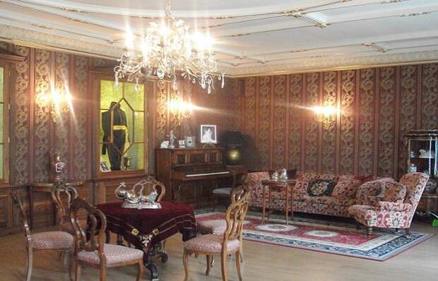 Большая гостиная во дворце Строгановых – Голицыных. Большая гостиная во дворце Строгановых – Голицыных.