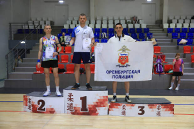 В Оренбурге полицейский стал призером международного турнира по бадминтону в честь Дня космонавтики 