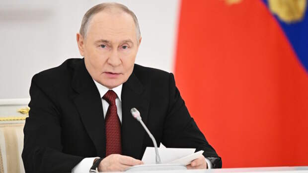 "Обеление" экономики, доступность такси, ответственное отцовство: Путин утвердил перечень поручений