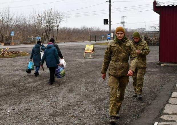 Из-за мобилизации на Украине на сельчанок легла тяжелая мужская работа