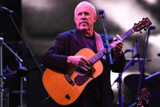 Shot: музыкант Макаревич не смог покинуть Израиль из-за конфликта с Ираном