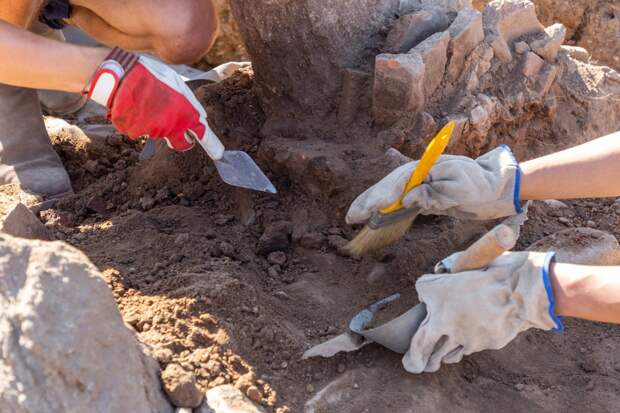 В пещере нашли скелеты матери и дочери-карликов