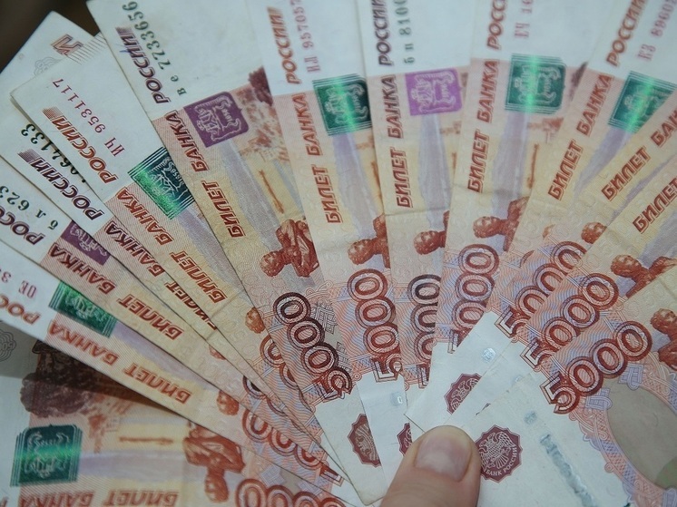Незаконные вознаграждения они получали за оформление иностранцев на работу без проверки