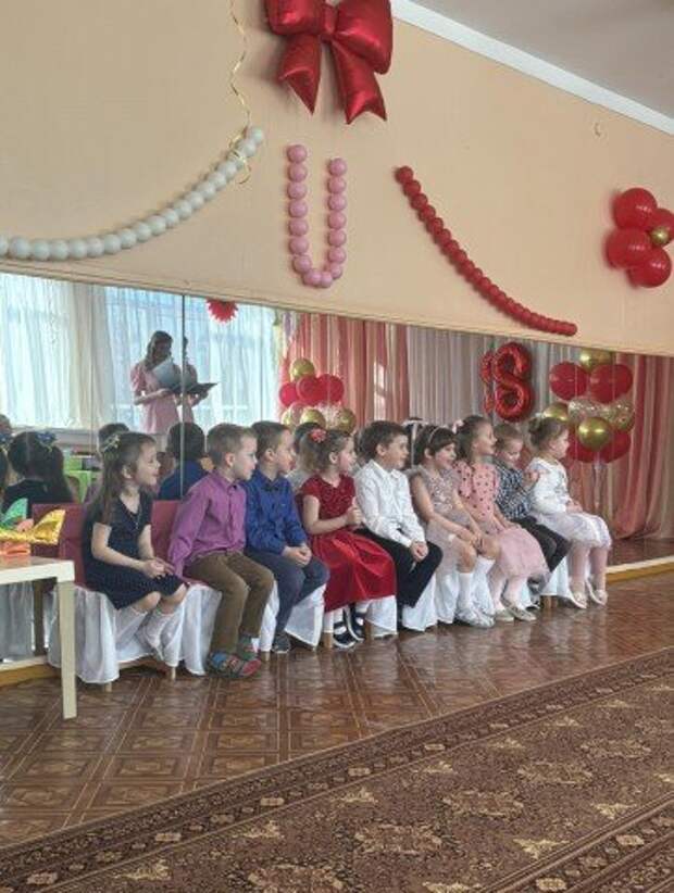 Поздравляем с Женским днём 8 Марта! Праздник в детском саду.