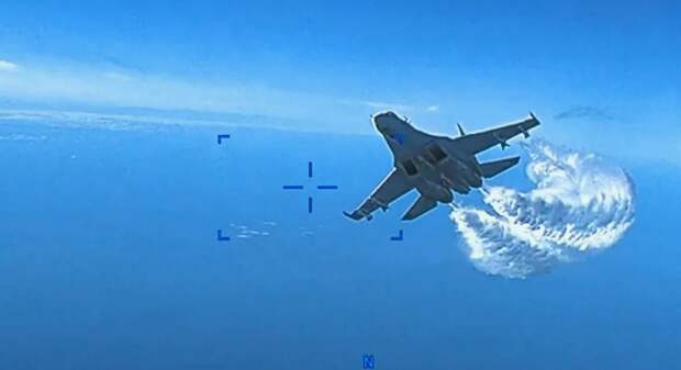 Предположительно сброс топлива, не предположительно нашим Су-27