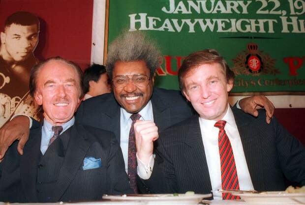 Дональд Трамп с отцом Фредом Трампом и боксерским проумотером Доном Кингом - Stone Forest