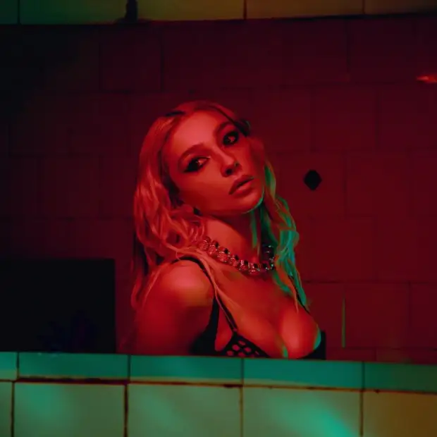 Насте Ивлеевой - 31! Самая знаменитая ведущая и блогер, которая выросла в деревне