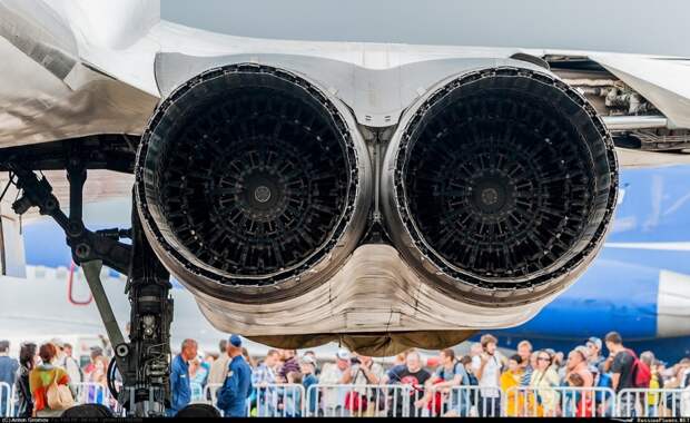 Новые двигатели ракетоносцев Ту-160 позволят летать на тысячу километров дальше