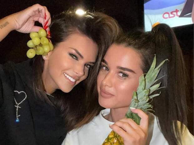 Бородина и Жужа вспомнили себя в 2016-м, а Карнавал в истерике: соцсети звезд