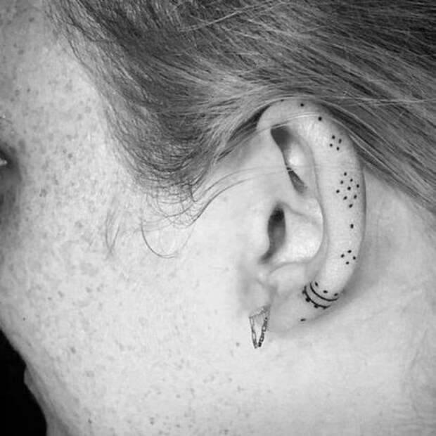 Татуировки на хрящике уха (подборка)