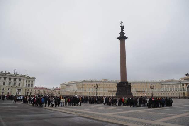 В центре Петербурга прошла акция в поддержку Донбасса. Участвовали студенты и молодогвардейцы