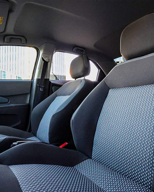 Представлен обновленный Chevrolet Cobalt. Теперь у него есть подогрев сидений и круиз-контроль