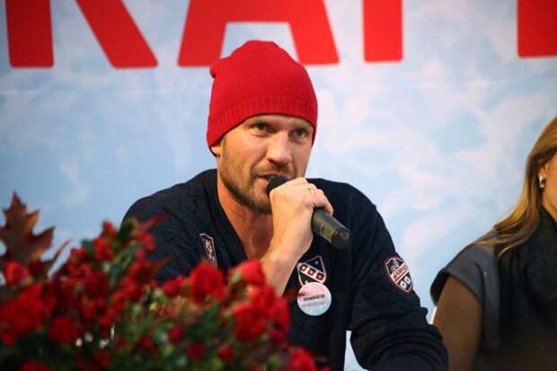 Костомарову ампутировали все пальцы левой руки