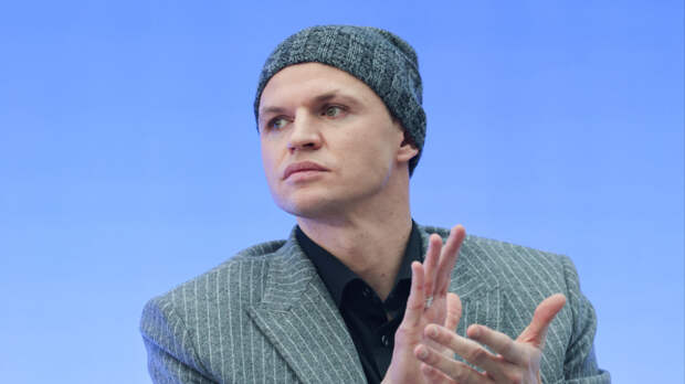 «Это классно»: Дмитрий Тарасов позволяет младшим дочкам спать с ним в кровати
