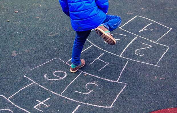 В классики играли после уроков и в другое свободное время В классики играли после уроков и в другое свободное время