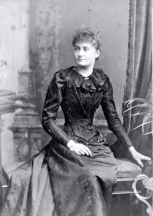Victorian Women in the 19th Century (28).jpg Victorian Women in the 19th Century (28).jpg