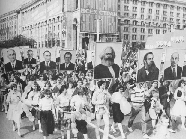 Первомайская демонстрация на Крещатике, 1986 год.