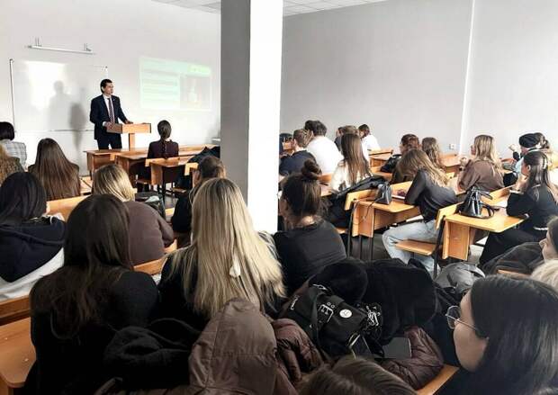 Абдулганиев рассказал о мерах поддержки начинающих бизнесменов студентам КФУ