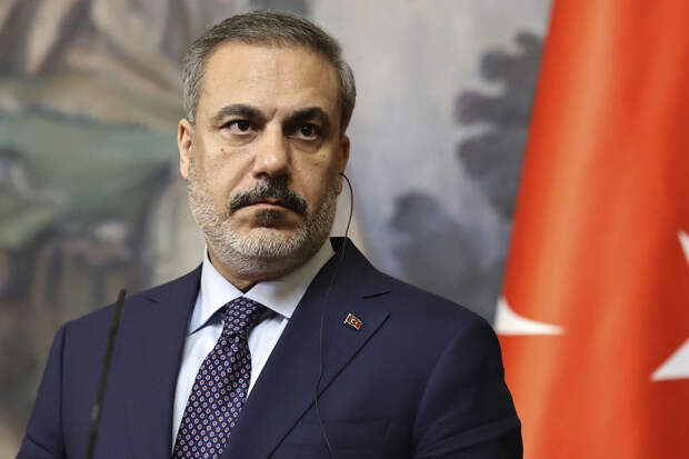 Министр Фидан: Турция обсудит возможность вступления в БРИКС на саммите в РФ