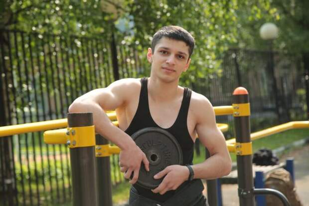 Третьекурсник из Тимирязевки установил рекорд России в стритлифтинге