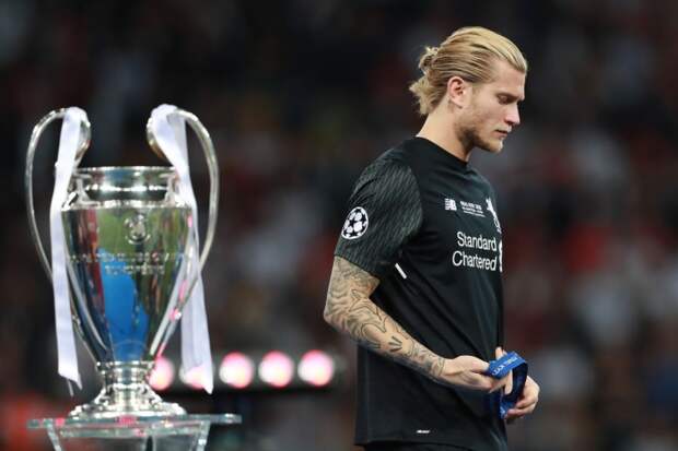 Фанаты сравнили вратаря «Тоттенхэма» Кински с Лорисом Кариусом после трёх пропущенных голов