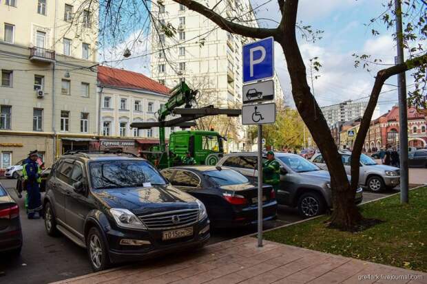 Сколько нужно человек, чтобы эвакуировать машину в Москве авто, гибдд, москва, парковка, пдд, платная парковка, эвакуатор, эвакуация