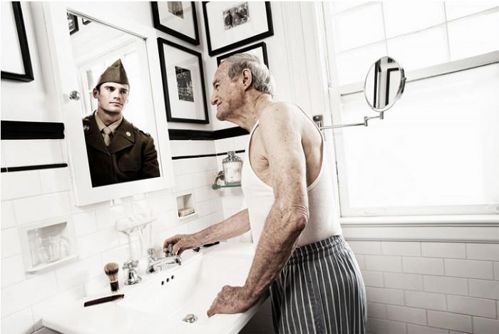 Отражение прошлого в фотопроекте Тома Хасси Отражение прошлого в фотопроекте Тома Хасси