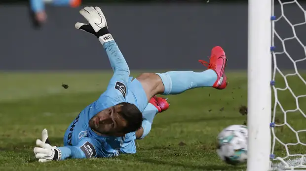 Российский голкипер Крицюк был удалён на третьей минуте матча «Риу Аве» — «Белененсеш»