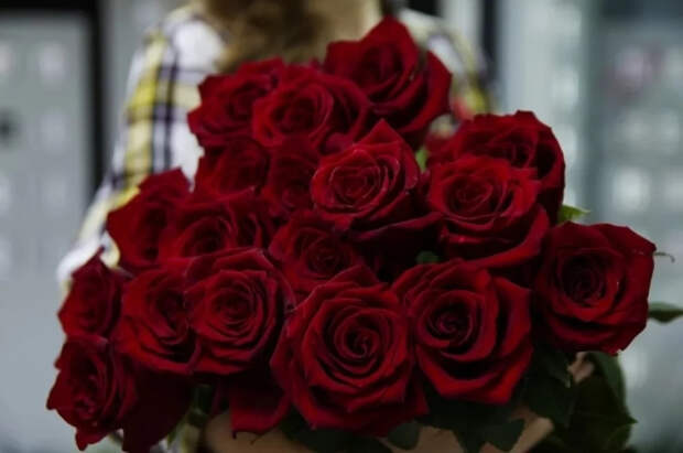 Аферист из Приангарья оплачивал цветы для возлюбленной по поддельным чекам