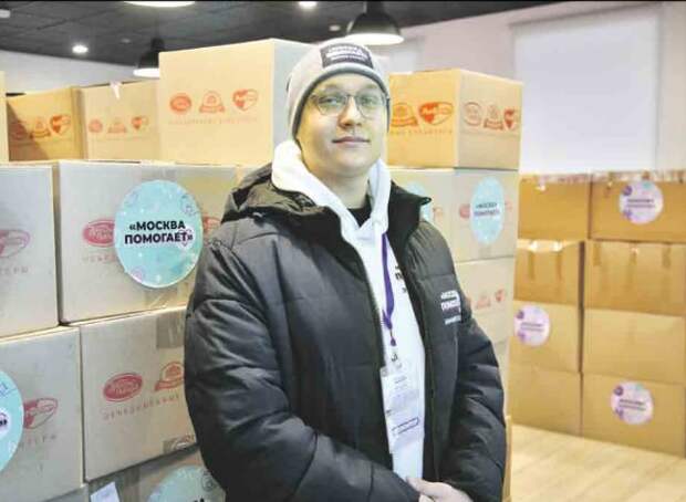 Волонтёр Дмитрий Игнатов из Некрасовки сопровождал подарки в Донецк / Фото: Роман Балаев