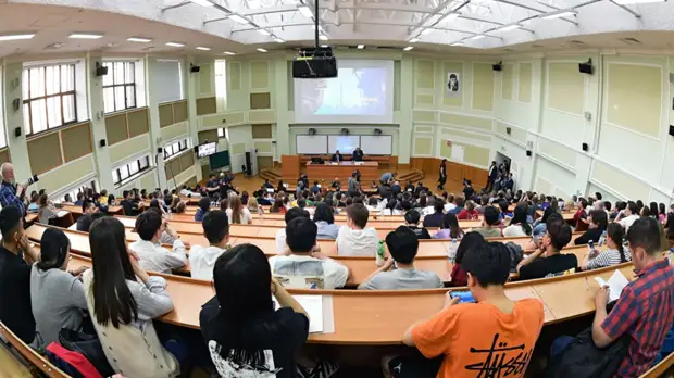 В Минобрнауки заявили о готовности вернуть очное обучение в вузах