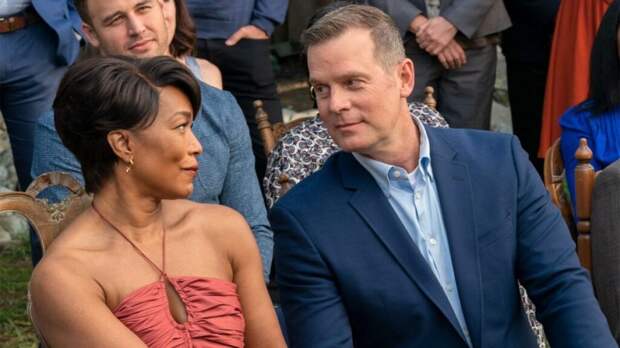 Bobby & Athena - Wide - 9-1-1 Season 5 Episode 18