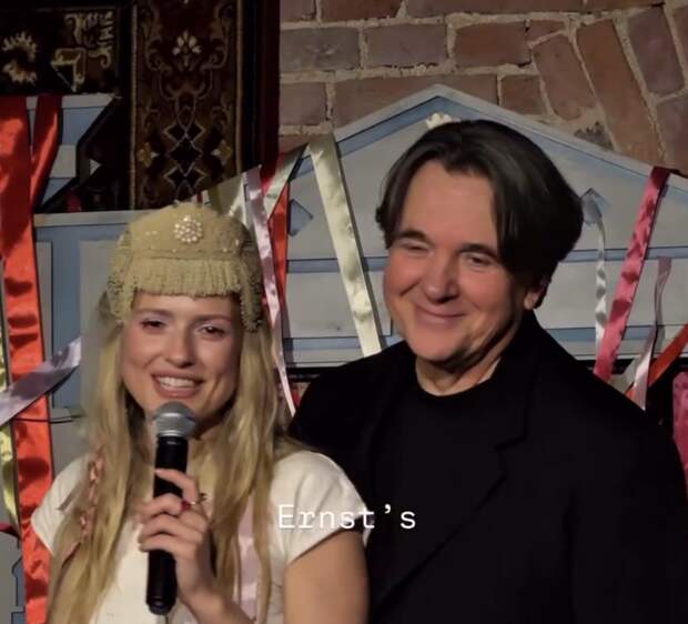 Актриса Софья Эрнст в кокошнике снялась с мужем Константином Эрнстом