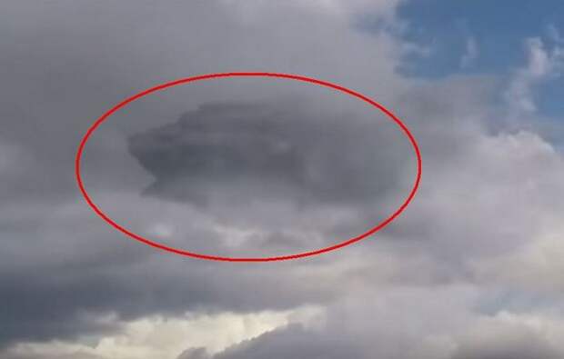 Огромный НЛО появился в облаках над Перу