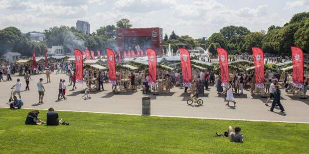 Более 20 тыс бургеров съели на гастрономическом фестивале в Парке Горького. Фото: mos.ru