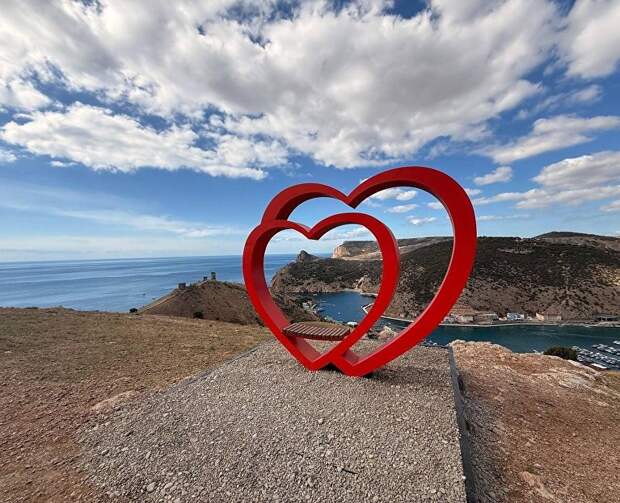 В Балаклаве появилась новая романтическая фотозона