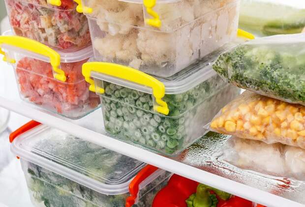 замороженные овощи в контейнерах снимок