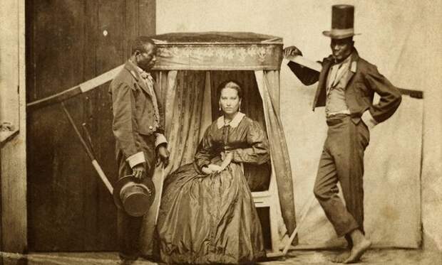Женщина на носилках с двумя рабами. Бразилия, 1860 год (Instituto Moreira Salles)