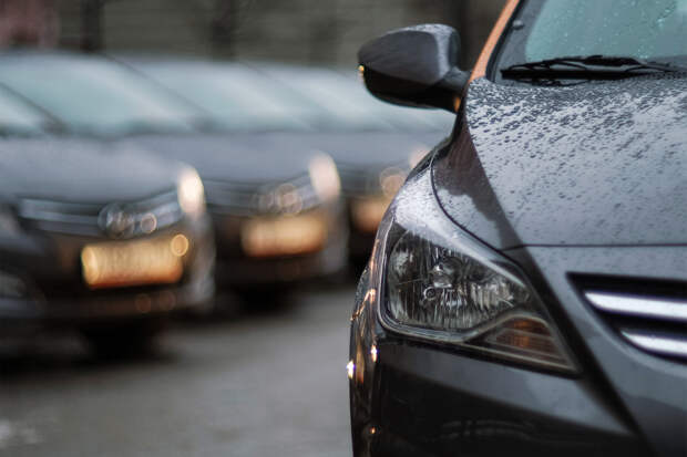 Российским госструктурам перестало хватать денег на автомобили