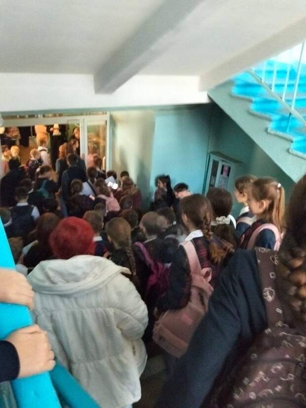 Сообщают также об эвакуации гимназии №70