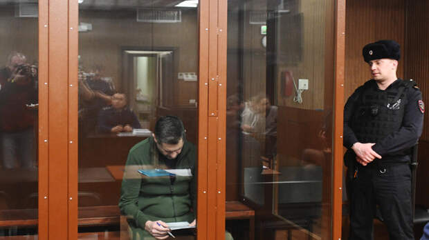 Суд арестовал зампреда правления "Газпром нефти" Джалябова