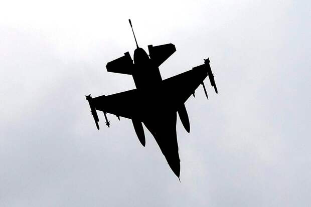 MWM: Истребители F-16 выходят из-под контроля после обновления ПО