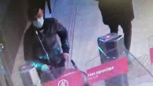 Мужчина бросил ребенка в коляске в вагоне московского метро