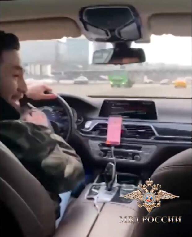 Блогера, который сел за руль чужого автомобиля, отправили в СИЗО, двое других находятся под подпиской о невыезде Блогера, который сел за руль чужого автомобиля, отправили в СИЗО, двое других находятся под подпиской о невыезде
