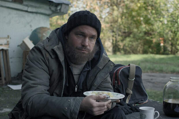 Александр Петров в образе бомжа: «Камбэк» и фильм «Василий» вышли в эфир