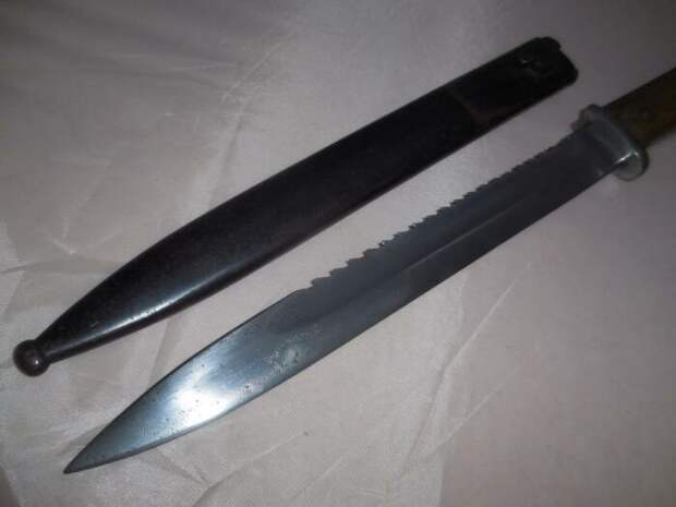 По некоторым данным солдат, взятых в плен с таким оружием, сразу же убивали / Фото: auction.ru По некоторым данным солдат, взятых в плен с таким оружием, сразу же убивали / Фото: auction.ru